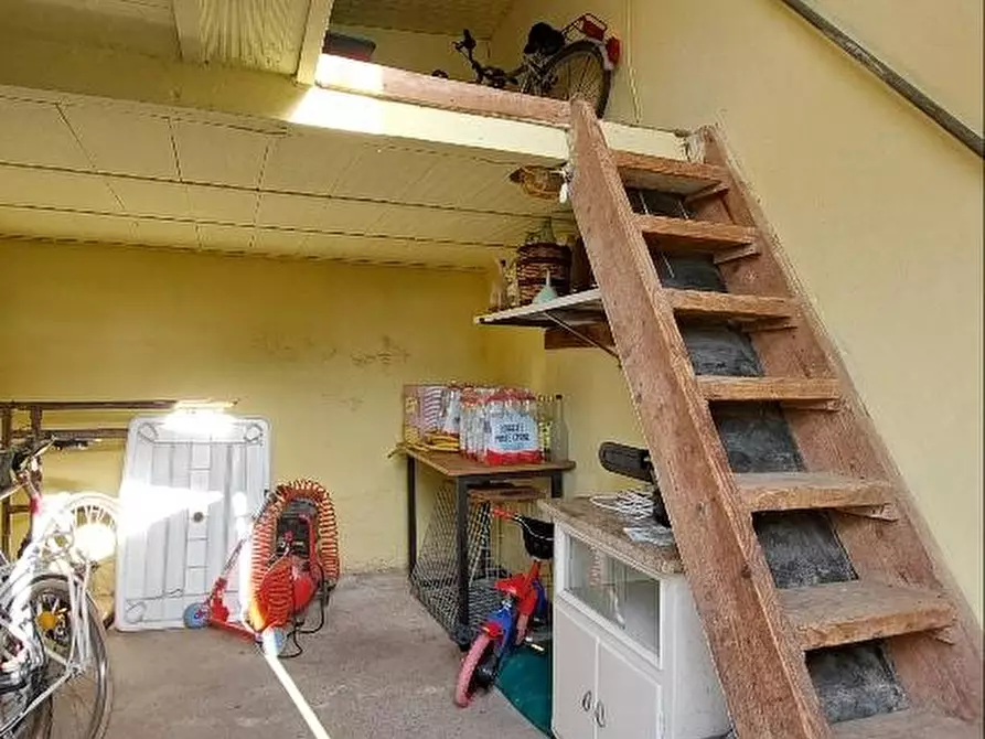 Immagine 45 di Villa in vendita  a Cascina