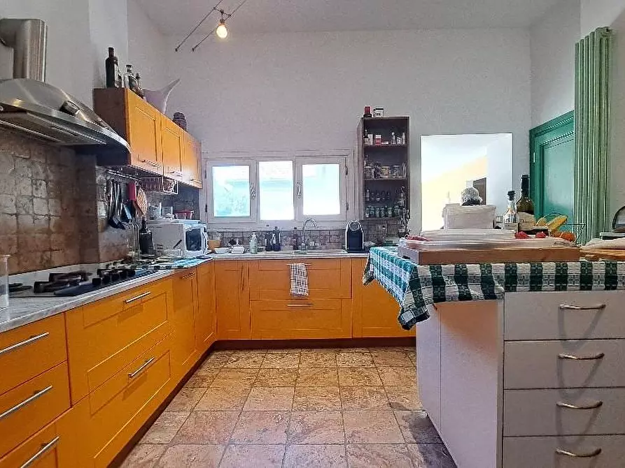 Immagine 16 di Villa in vendita  a Pisa