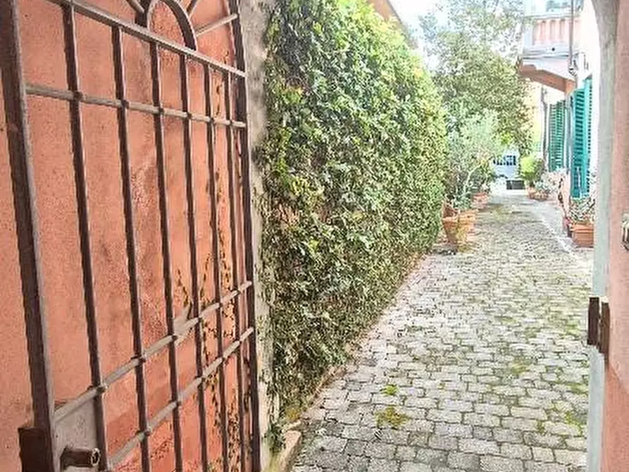 Immagine 39 di Villa in vendita  a Pisa