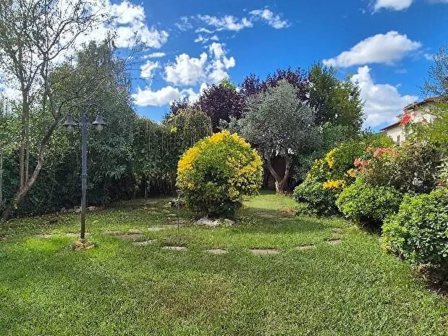 Immagine 1 di Villa in vendita  a Pisa