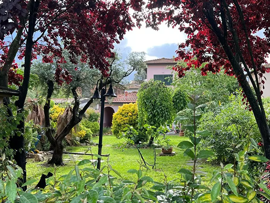 Immagine 3 di Villa in vendita  a Pisa