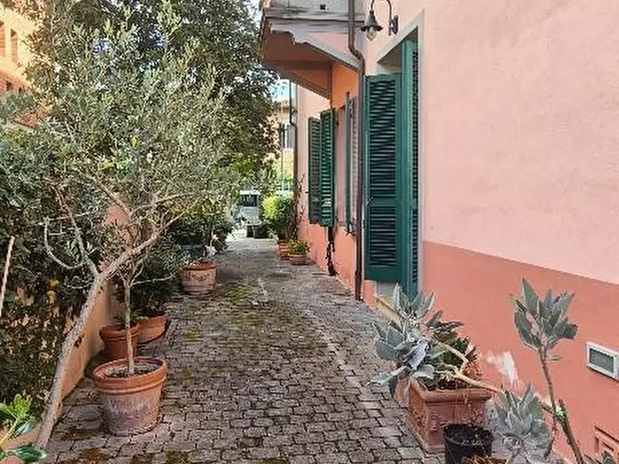 Immagine 37 di Villa in vendita  a Pisa