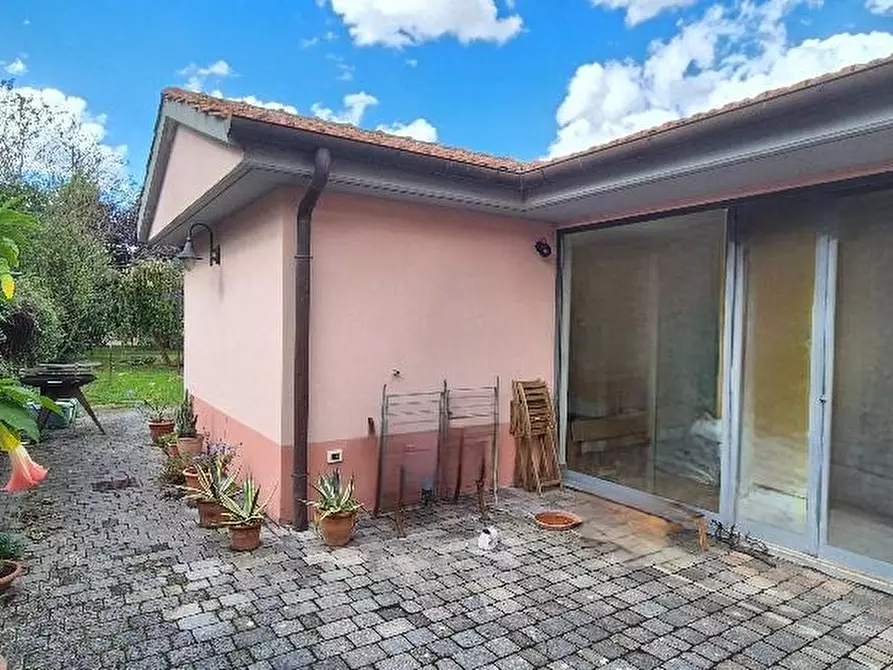 Immagine 21 di Villa in vendita  a Pisa