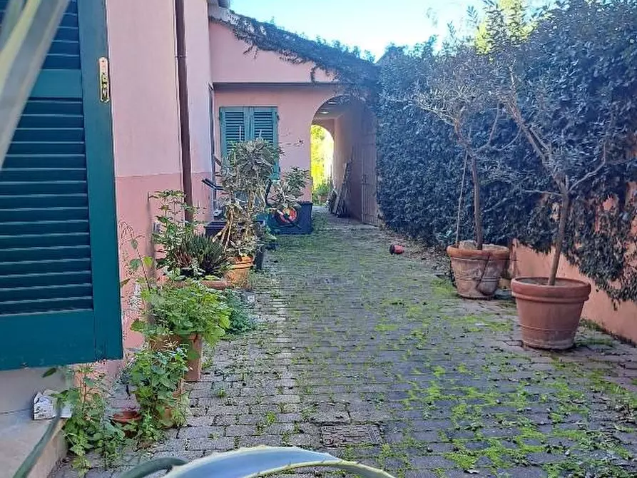 Immagine 38 di Villa in vendita  a Pisa