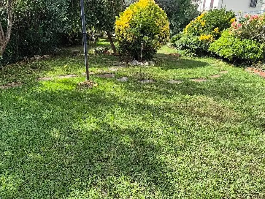 Immagine 2 di Villa in vendita  a Pisa