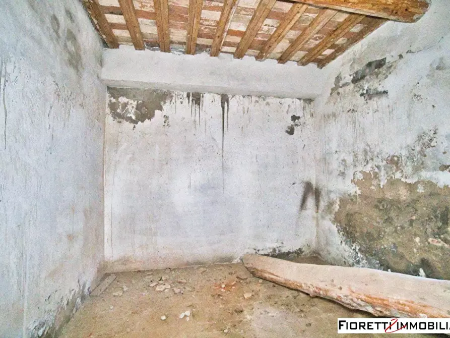 Immagine 41 di Porzione di casa in vendita  a Piombino