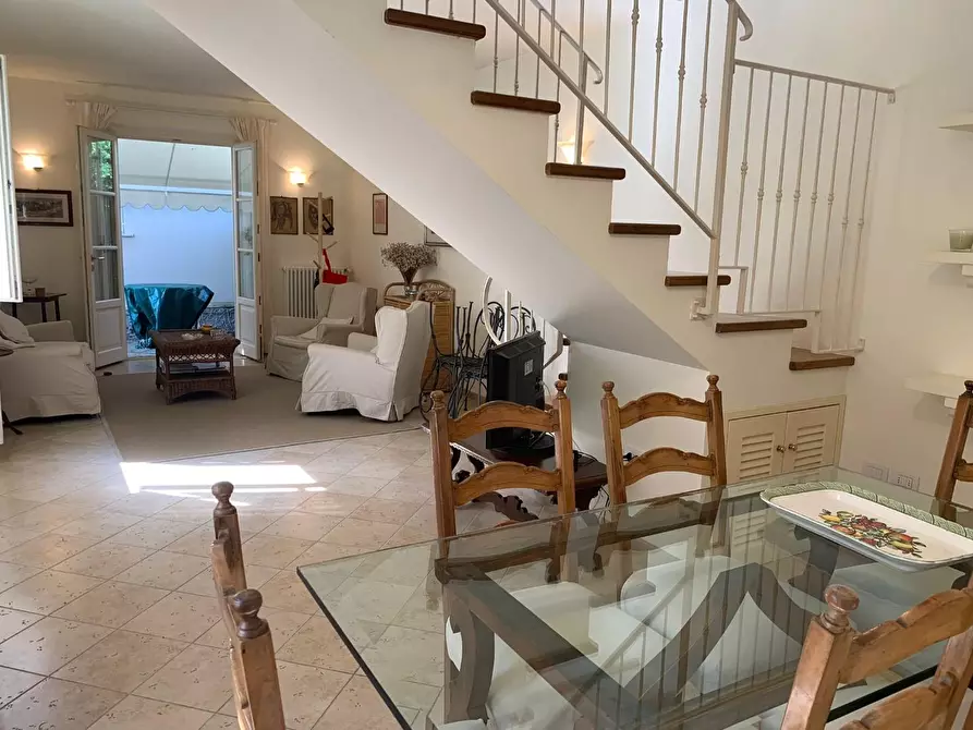 Immagine 5 di Villa in vendita  a Forte Dei Marmi