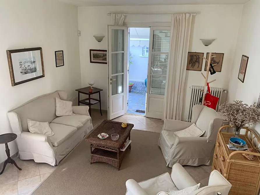 Immagine 7 di Villa in vendita  a Forte Dei Marmi