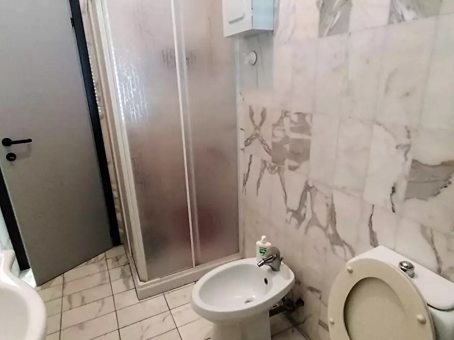 Immagine 10 di Appartamento in vendita  a Lucca