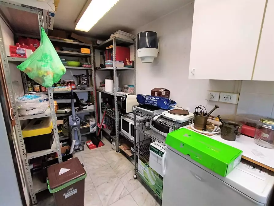 Immagine 16 di Appartamento in vendita  a Lucca