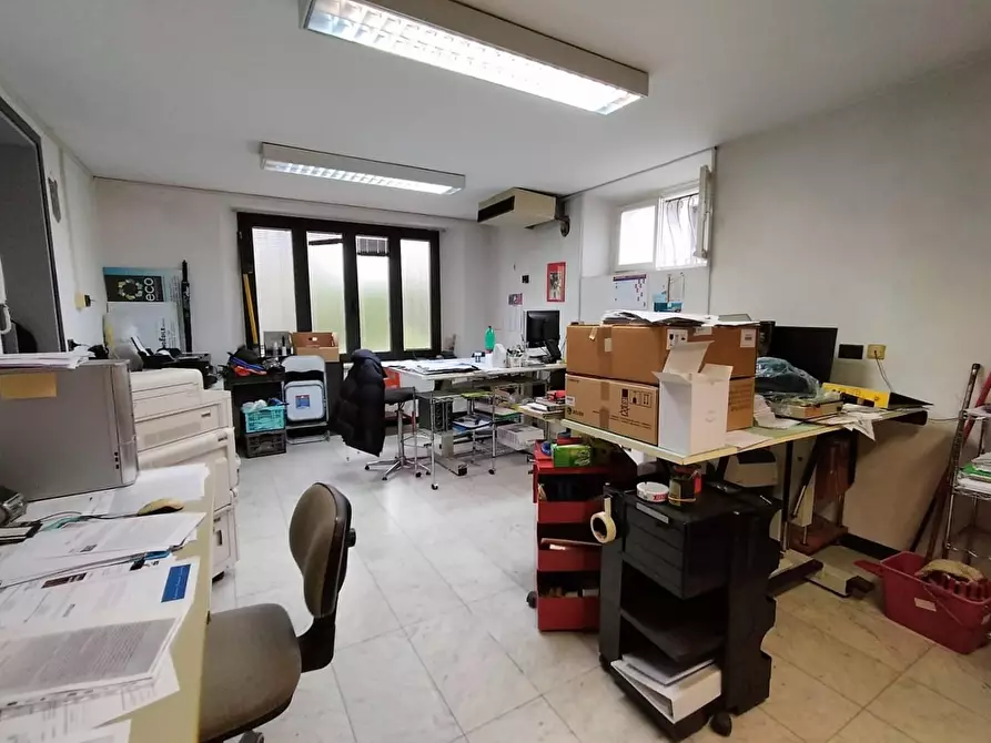 Immagine 12 di Appartamento in vendita  a Lucca