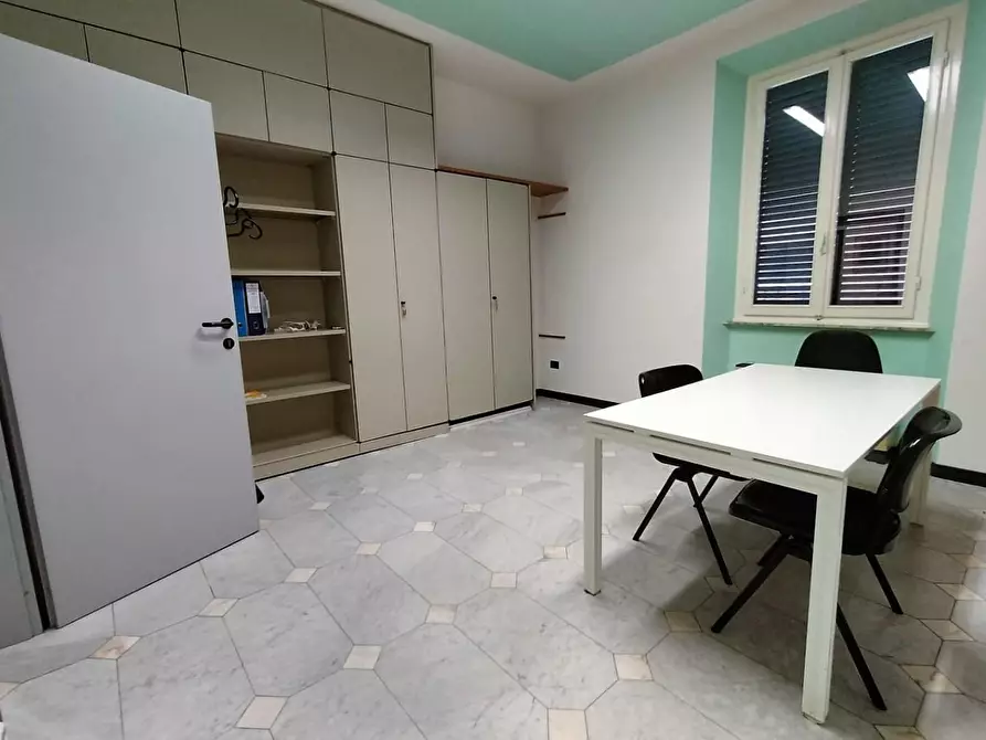 Immagine 3 di Appartamento in vendita  a Lucca