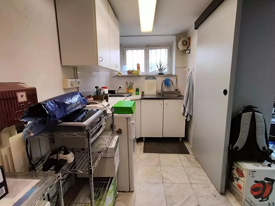 Immagine 15 di Appartamento in vendita  a Lucca