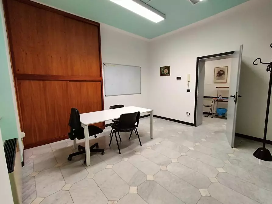 Immagine 2 di Appartamento in vendita  a Lucca