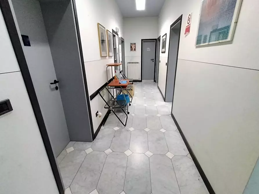 Immagine 4 di Appartamento in vendita  a Lucca