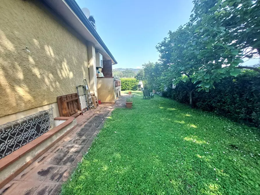 Immagine 5 di Villa in vendita  a Massarosa