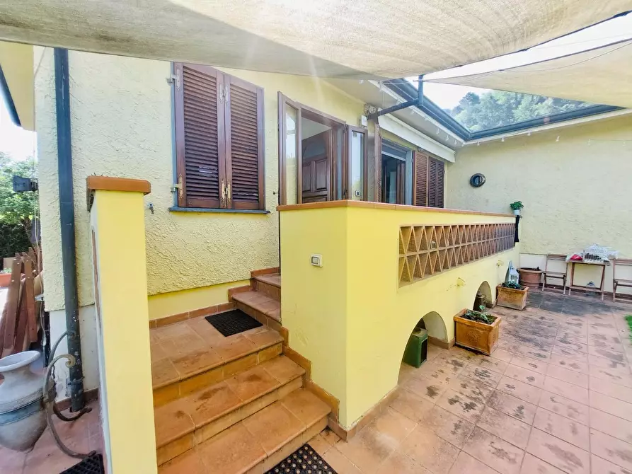 Immagine 3 di Villa in vendita  a Massarosa