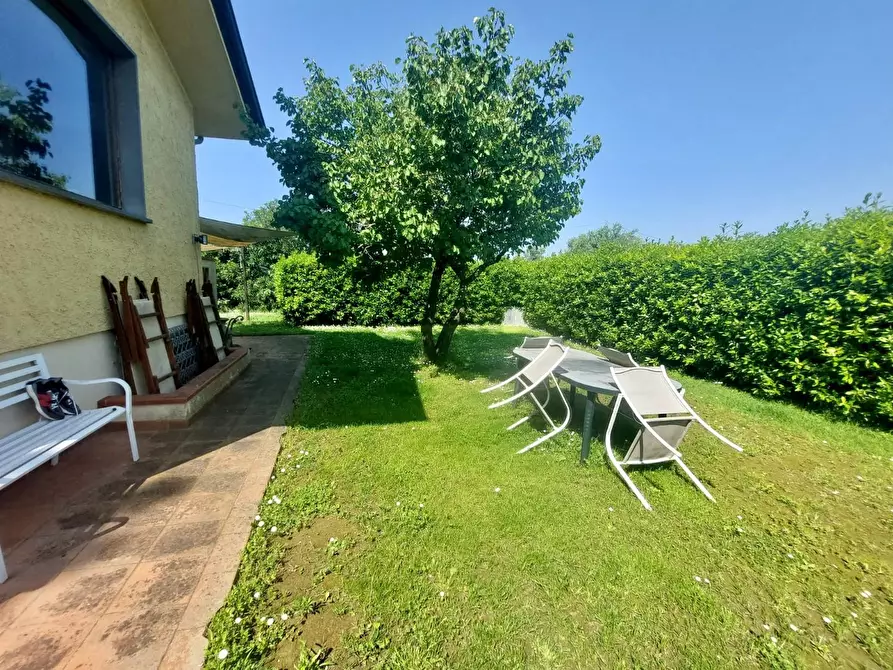 Immagine 2 di Villa in vendita  a Massarosa