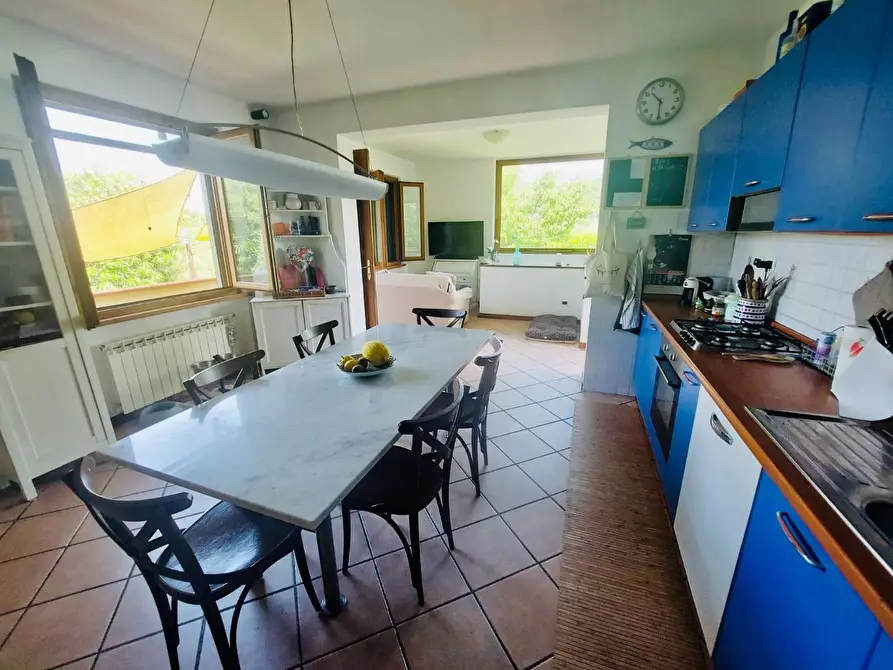 Immagine 11 di Villa in vendita  a Massarosa