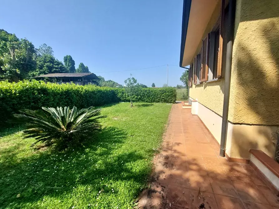 Immagine 7 di Villa in vendita  a Massarosa