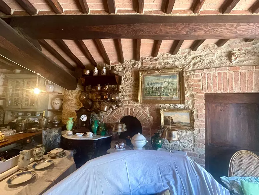 Immagine 36 di Casa colonica in vendita  a Asciano