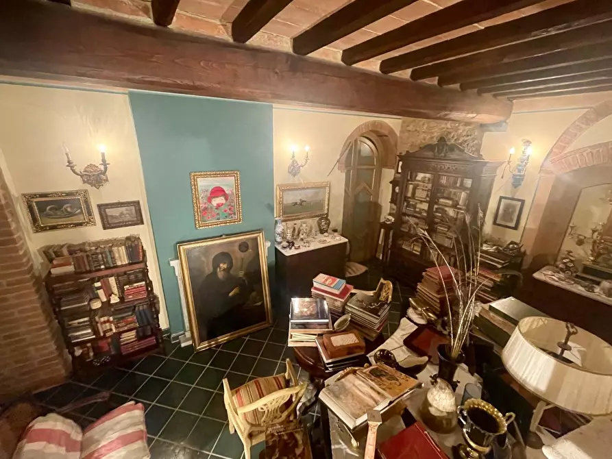 Immagine 21 di Casa colonica in vendita  a Asciano