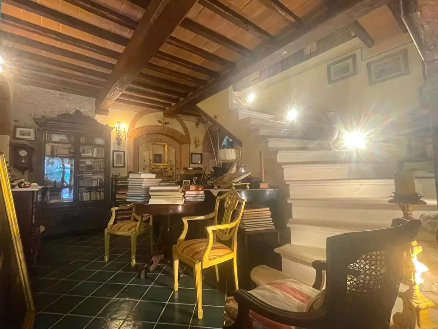 Immagine 41 di Casa colonica in vendita  a Asciano