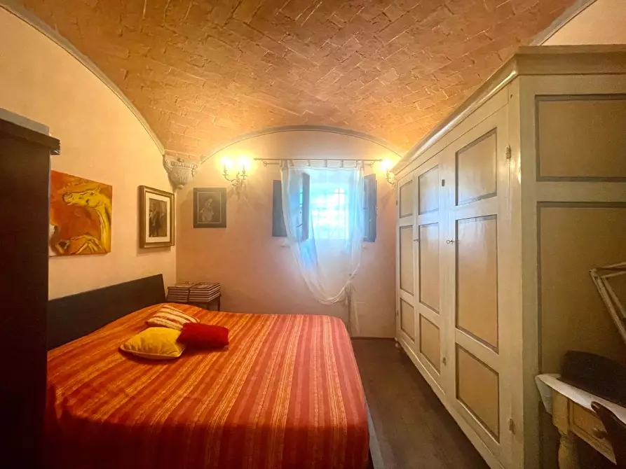 Immagine 40 di Casa colonica in vendita  a Asciano