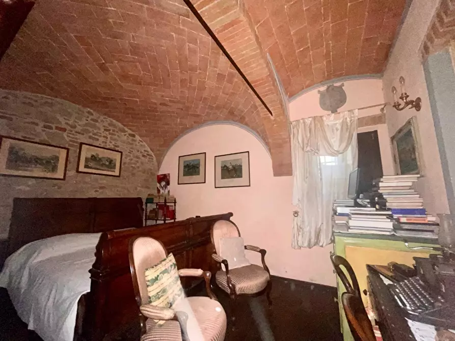 Immagine 28 di Casa colonica in vendita  a Asciano