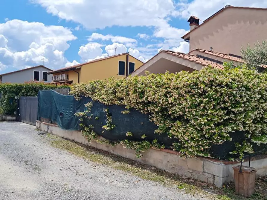 Immagine 5 di Villa in vendita  a Capannori