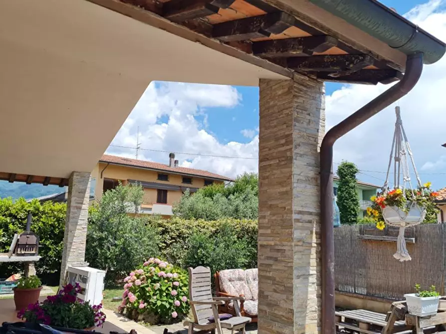Immagine 7 di Villa in vendita  a Capannori