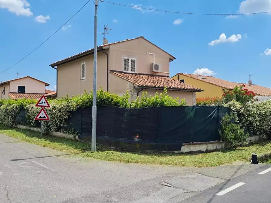 Immagine 2 di Villa in vendita  a Capannori