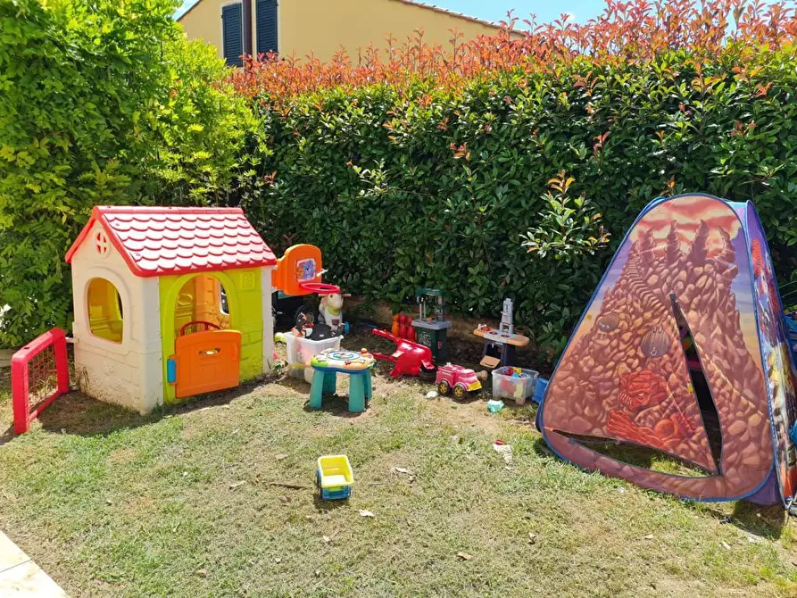 Immagine 11 di Villa in vendita  a Capannori