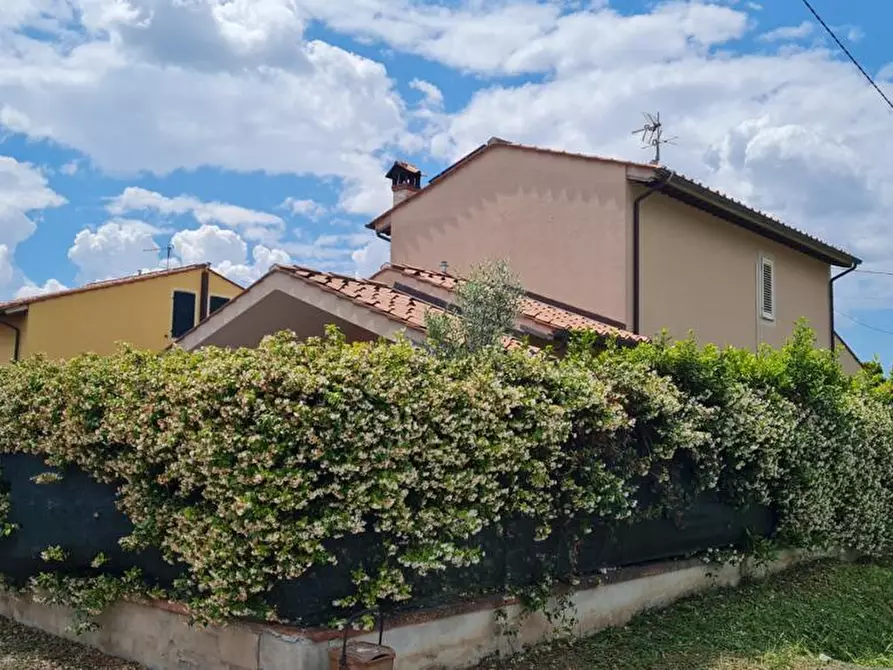 Immagine 4 di Villa in vendita  a Capannori