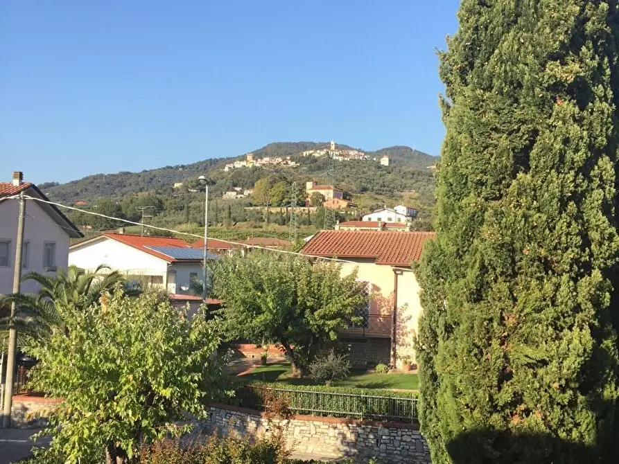 Immagine 3 di Villa in vendita  a Castelnuovo Magra