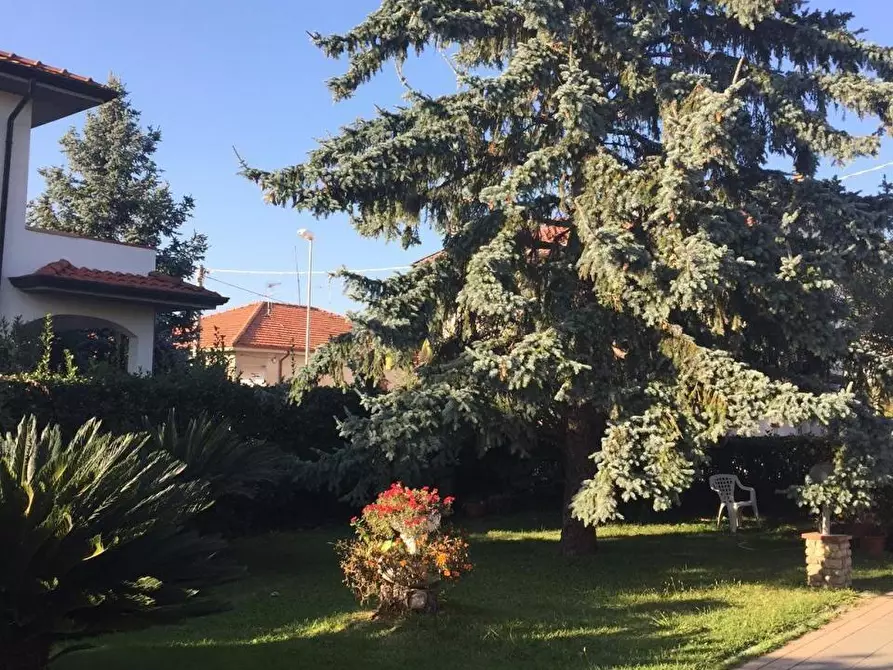 Immagine 37 di Villa in vendita  a Castelnuovo Magra