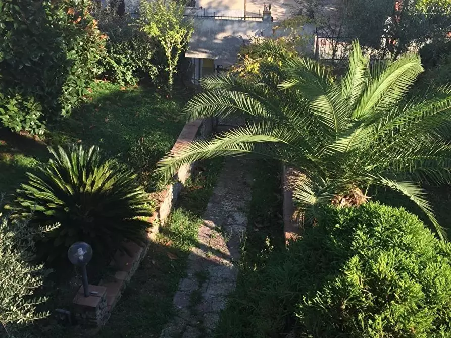 Immagine 2 di Villa in vendita  a Castelnuovo Magra