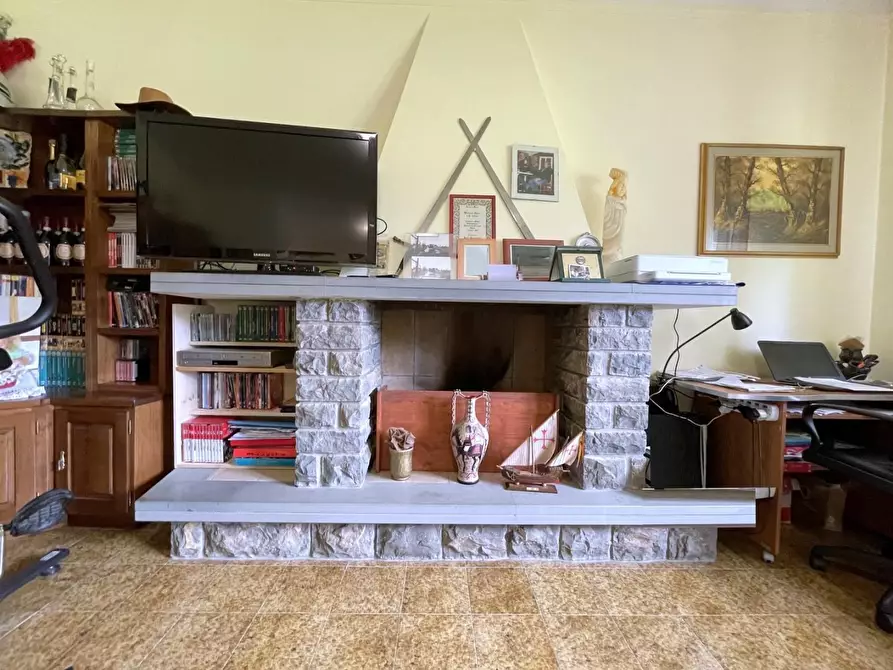 Immagine 9 di Casa indipendente in vendita  a Camaiore