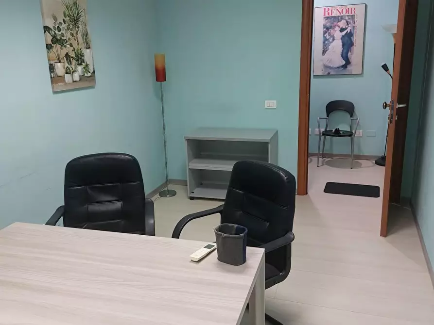 Immagine 14 di Ufficio in affitto  a Cascina