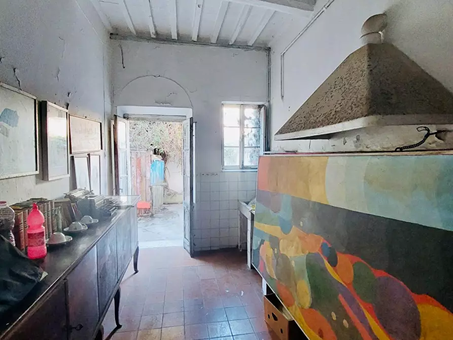 Immagine 2 di Villa in vendita  a Viareggio