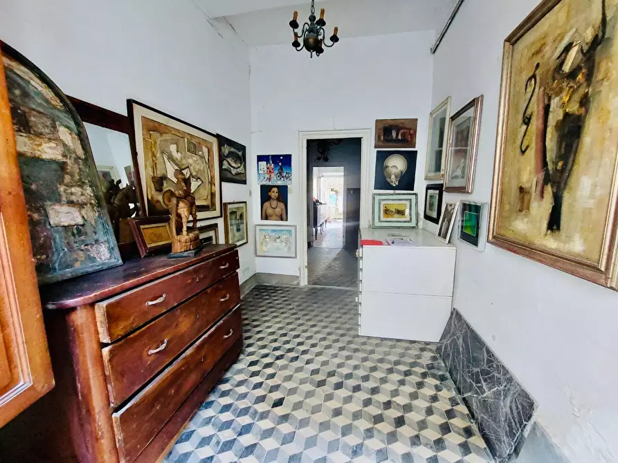 Immagine 9 di Villa in vendita  a Viareggio