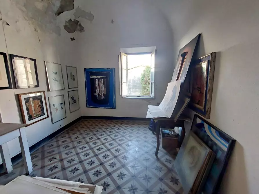 Immagine 11 di Villa in vendita  a Viareggio