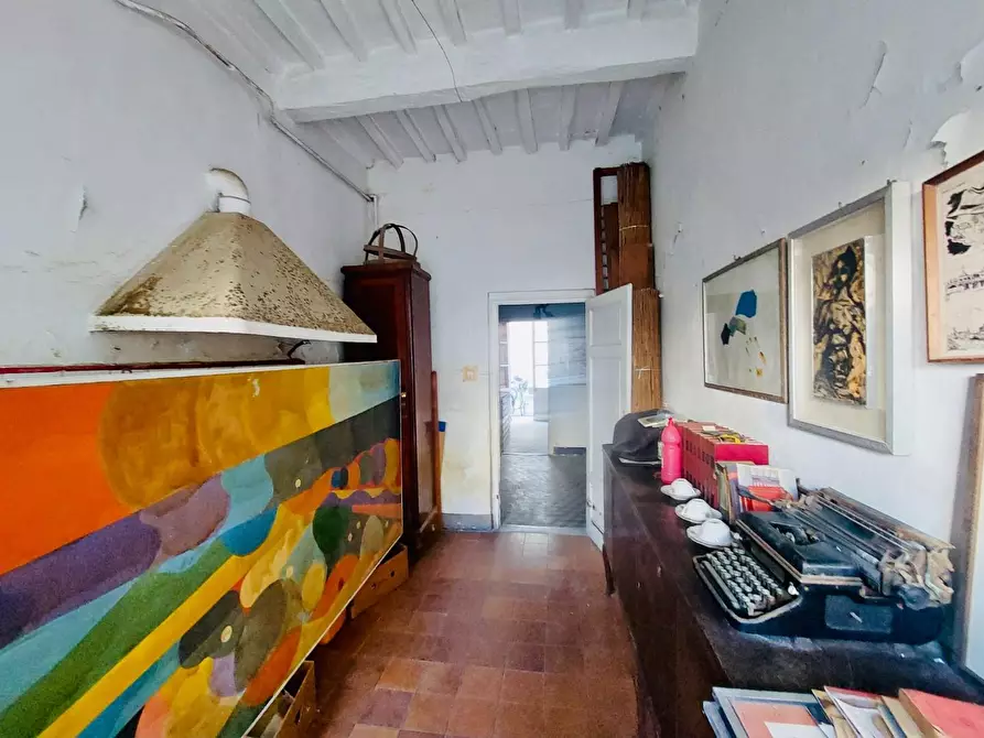 Immagine 6 di Villa in vendita  a Viareggio