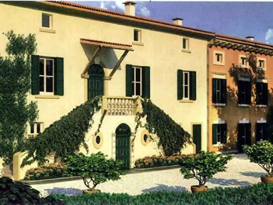 Immagine 2 di Immobile di prestigio in vendita  a Verona