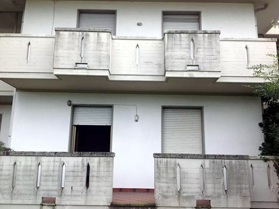 Immagine 2 di Villetta a schiera in vendita  a Massa