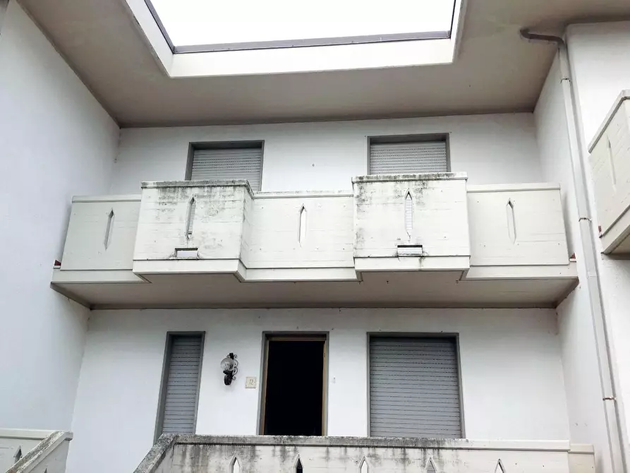 Immagine 12 di Villetta a schiera in vendita  a Massa