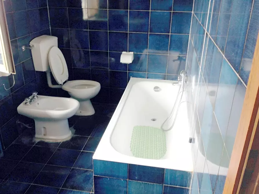 Immagine 9 di Villetta a schiera in vendita  a Massa