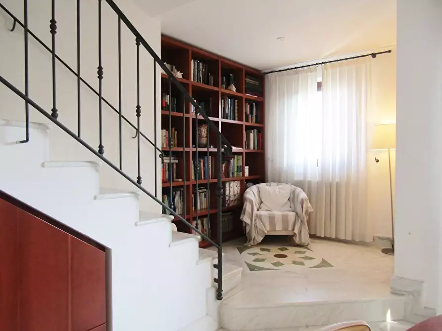 Immagine 9 di Appartamento in vendita  a Carrara