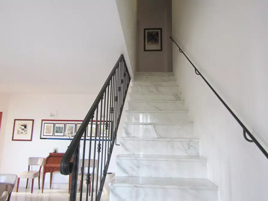 Immagine 36 di Appartamento in vendita  a Carrara