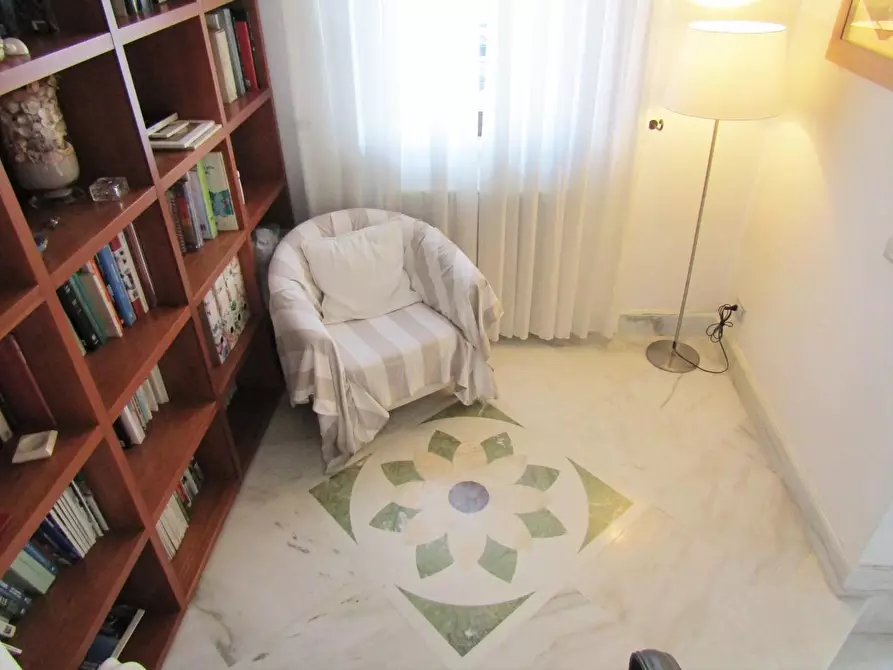 Immagine 35 di Appartamento in vendita  a Carrara